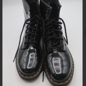 Dr Martens patent black women’s boots size 8 NWOT